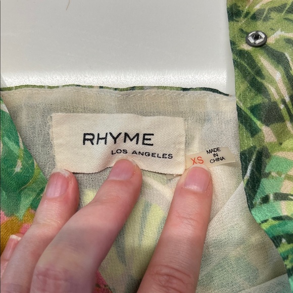 Vibrant Leaf Print Halter Crop Top - Picture 2 of 6